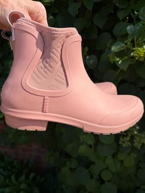 UGG Chevonne Rainboot Pink Size 9
